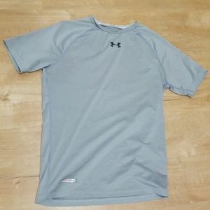 Grey under armour compression ss shirt.